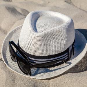 cappello sulla sabbia
