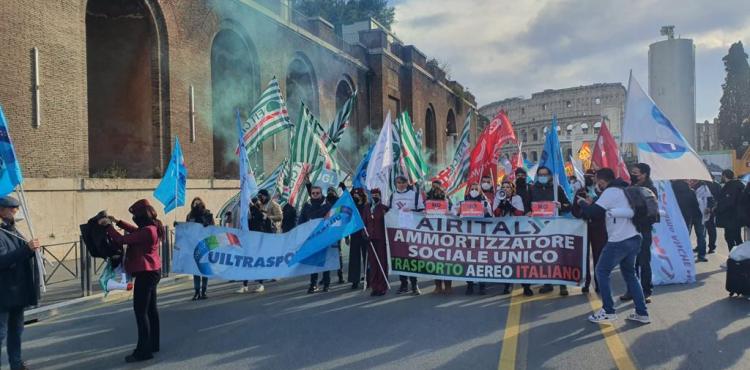 una manifestazione dei lavoratori Air Italy